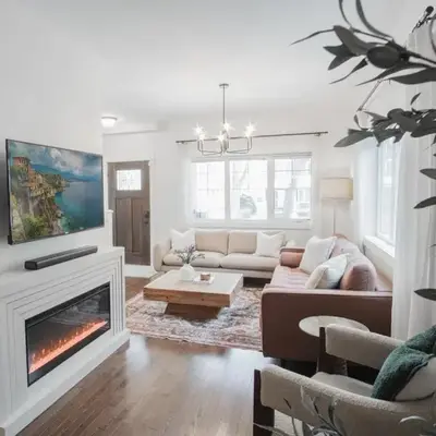 DOWNTOWN KINGBED 4Br FIREPLACE BIKELANE
