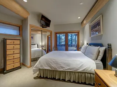 a bedroom with a large bed and a window at Hapala Chalet in Whistler