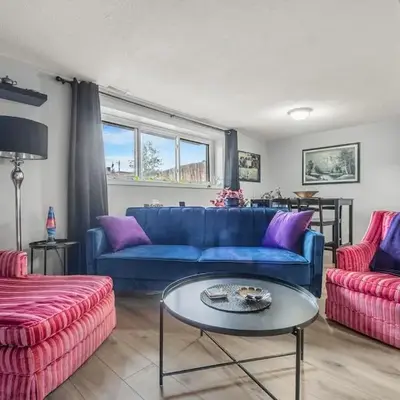 Modern 3 Bedroom Suite Near Downtown & Stampede Grounds