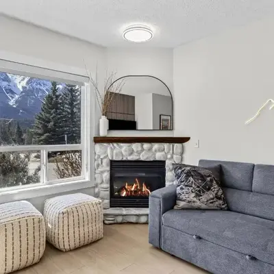 2BR 2BA Harvie Heights Townhouse retreat with views