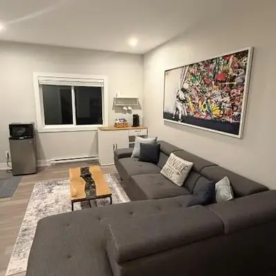 Cozy Garden Suite with Hot Tub and Perfectly Located