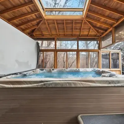 The Royal Ravine Luxury Retreat with Hot Tub & Sauna