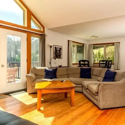 Pet Friendly 3 Bdrm Home with Hot Tub by StayIn