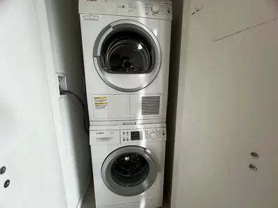 a washing machine and a washer in a room at Fantastic and comfortable 2B2B center of Richmond in Richmond