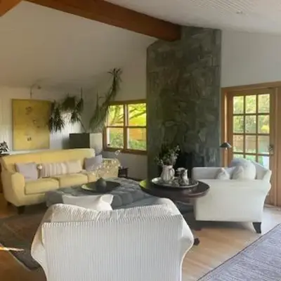 West Vancouver 3 bedroom Spacious Very Well Maintained Close to Ocean Mts Hikes Golf Shopping City Whistler
