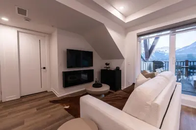 Gallery image of Sunset Ridge- 360 Mountain Views! in Canmore