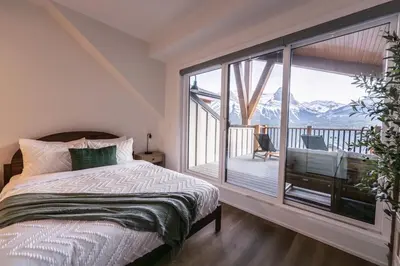 Gallery image of Sunset Ridge- 360 Mountain Views! in Canmore