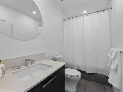 Gallery image of Gyrobeach Getaway in Kelowna