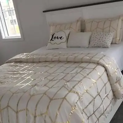 Bedroom with private bathroom in Southwest