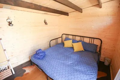 Gallery image of The Elderberry Cabin - Cowichan Valley Bunkie Glamping in Duncan