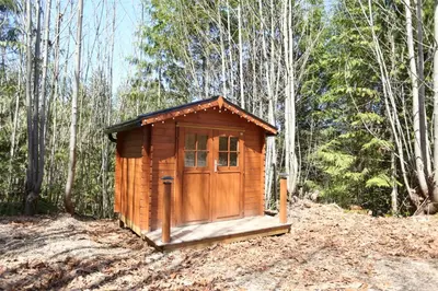Gallery image of The Elderberry Cabin - Cowichan Valley Bunkie Glamping in Duncan