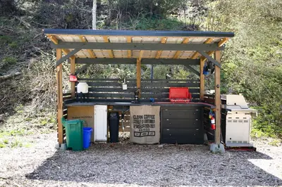 Gallery image of The Elderberry Cabin - Cowichan Valley Bunkie Glamping in Duncan