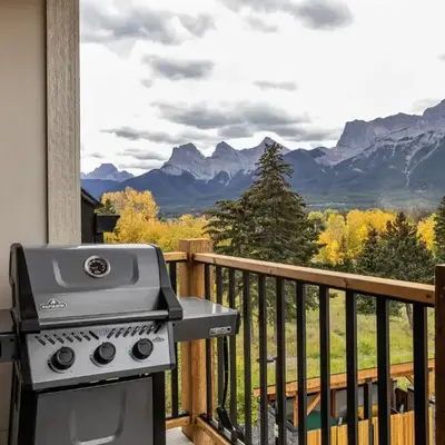 Golden Escape 2 Bdrm Mountain VIEWS - managed by Little Sister Getaways
