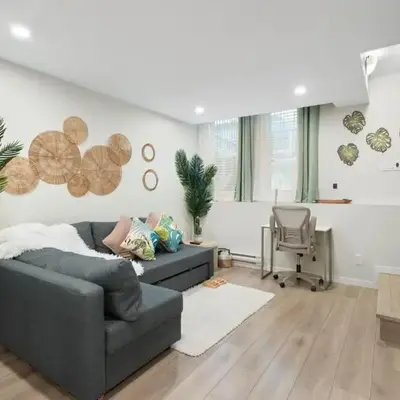 Tropical Caribbean-Themed Cozy Getaway - King Bed-Free Parking