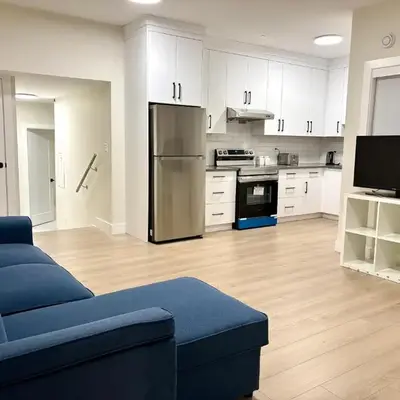Sunny White Rock 2BR