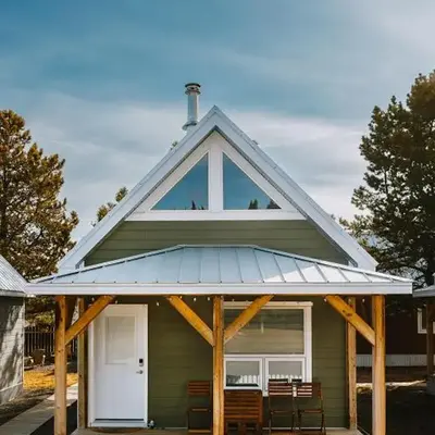 Baldy- Modern tiny home in historic Nordegg