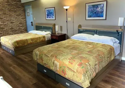 a hotel room with two beds in a room at Valemount Hotel in Valemount