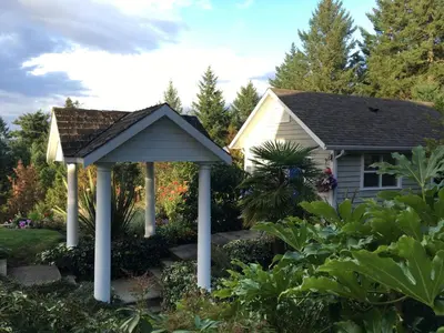 a gazebo in the front yard of a house at Belle Maison Auprès De La Mer in Sidney