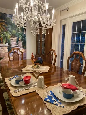 a dining room with a table with a chicken on it at Belle Maison Auprès De La Mer in Sidney