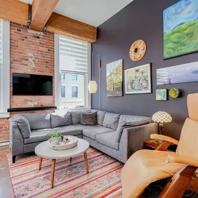 Old Town Retreat-your artful escape in Victoria’s historic Old Town by Victoria Prime!