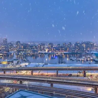 Modern 2BR 2BA Condo in Heart of Vancouver