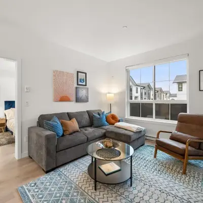 Chic Condo with Stylish Amenities in White Rock