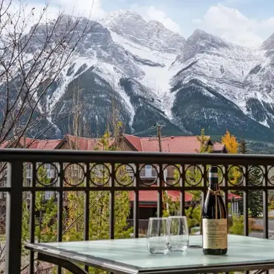 Chic Mountain View - Pool & HotTub - Fireplace - BBQ!