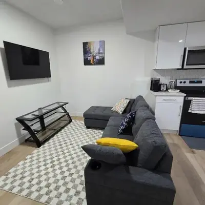 Amazing 2-bedroom house with WiFi in Edmonton