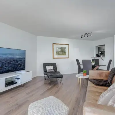 Coastal Duet - min 3-Day Stay Breathtaking Views with Work Desk by Victoria Prime!