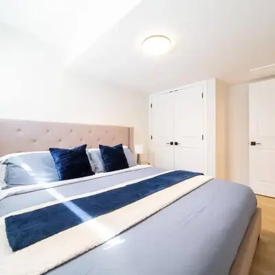 RoyalBlueBSMTsuite/KingBed/FreeParking/Netflix