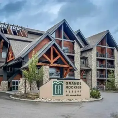 Cozy Canmore resort with mt view hot tub and pool