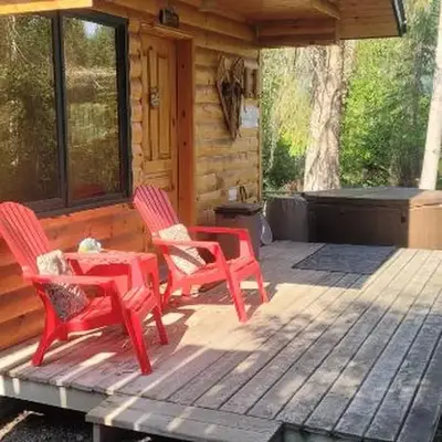 Beautiful Cabin near Radium Hot Springs with private hot tub