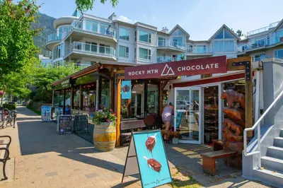 a store with a sign in front of a building at The Driftwalk Walkable to Beach in Harrison Hot Springs