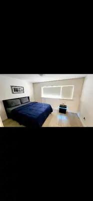 Gallery image of Spacious entire 4 bedroom home with two living rooms in Edmonton