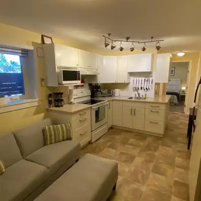 Ravens Nest Cozy Lower One Bedroom Suite