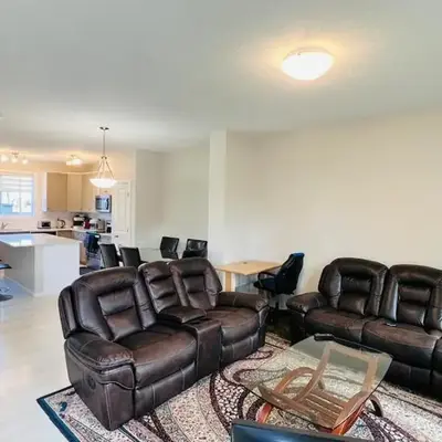 Calgary Airport Getaway Spacious 3BR Full Home