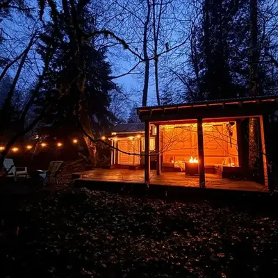 Riverwood Retreat-hot tub and cedar sauna on the river