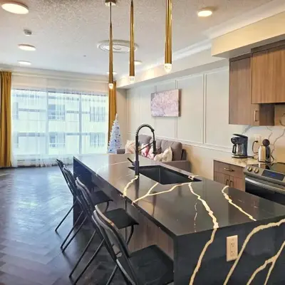 Family Stylish 1BR and Den Condo -Apartment with City View