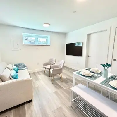 Perfect Vancouver Travel Hub for Couples or Family