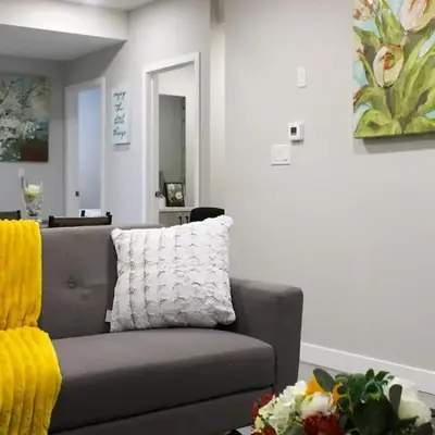 Cozy 2-Bedroom Walkout Basement Suite