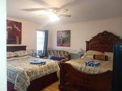 a bedroom with two beds and a ceiling fan at The Breakfast Getaway In Fraser Valley in Abbotsford