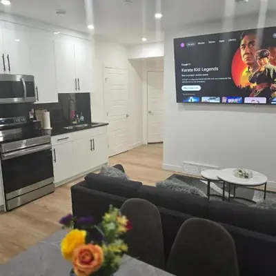 Cozy 2-Bedroom Basement Suite Just Minutes from the Airport