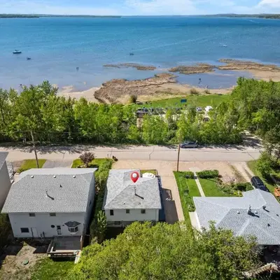 Kinepik Cottage Sunroom with Beach Access