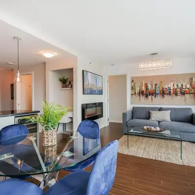 Gorgeous Unit with City Views