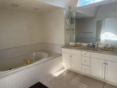 a white bathroom with a tub and two sinks at \u6e29\u54e5\u534eubc\u5927\u5b66\u522b\u5885 in Vancouver
