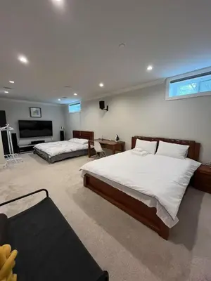 a bedroom with two beds and a couch in it at \u6e29\u54e5\u534eubc\u5927\u5b66\u522b\u5885 in Vancouver