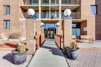 Gallery image of 2-Storey Condo in The Fortress with Pool, Gym, WiFi, Parking in Calgary