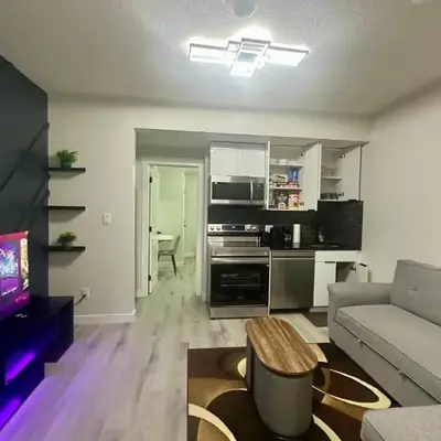 Cozy 2BR Retreat - 10 Mins to WEM - Free Parking & WiFi