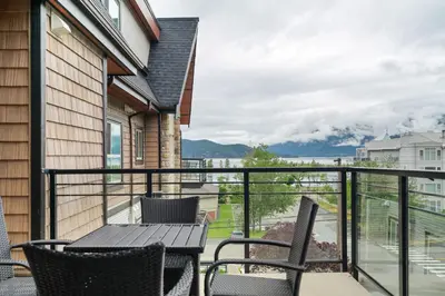 Gallery image of Modern 4BR unit Lake Views in Harrison Hot Springs