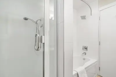Gallery image of 2BR Lakefront Lux Escape! in Harrison Hot Springs